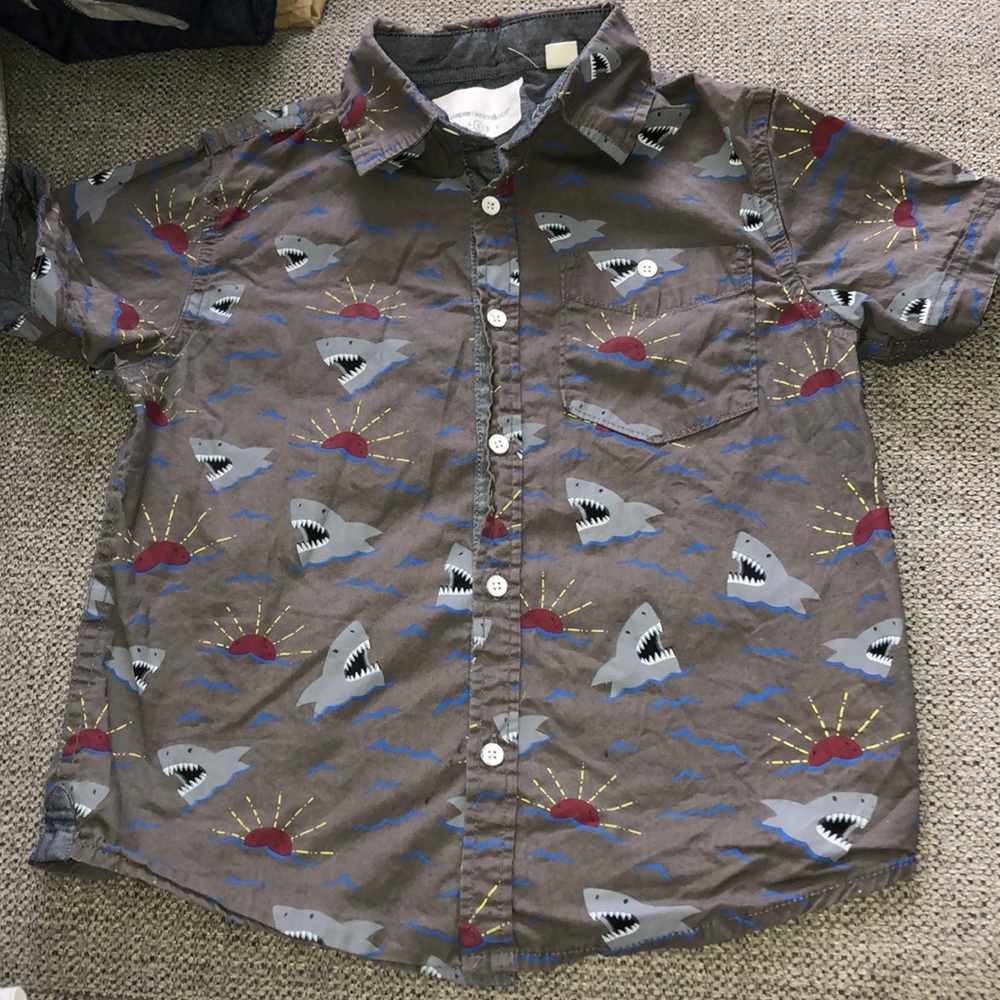 ๐Boyโs size 5-6 bundle๐ 4 shorts3 shirts - Picture 4 of 5